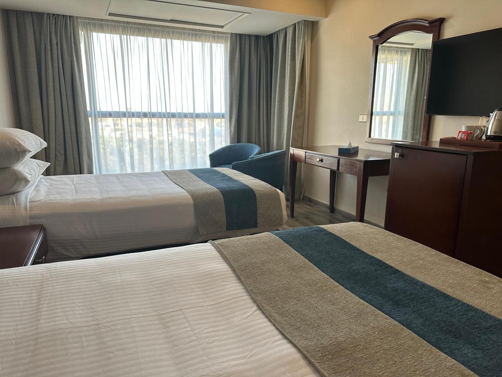 Pyramids Otel 4*