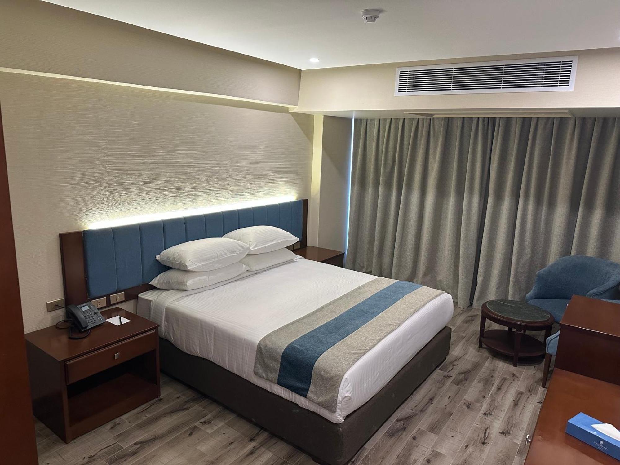 Pyramids Otel 4*