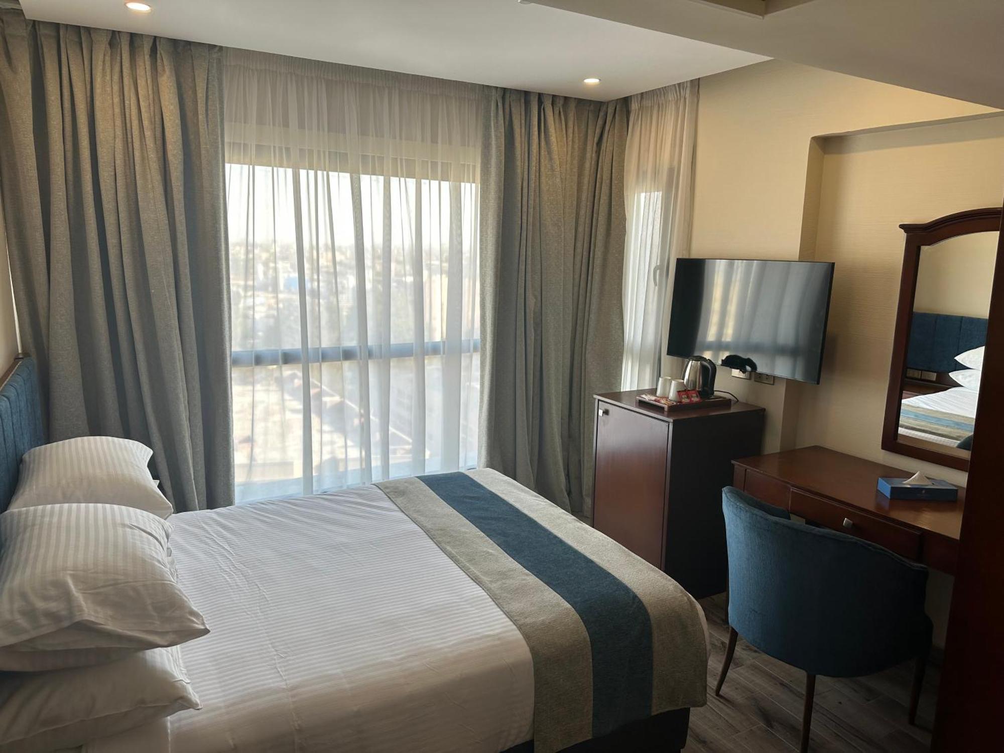 Pyramids Otel 4*
