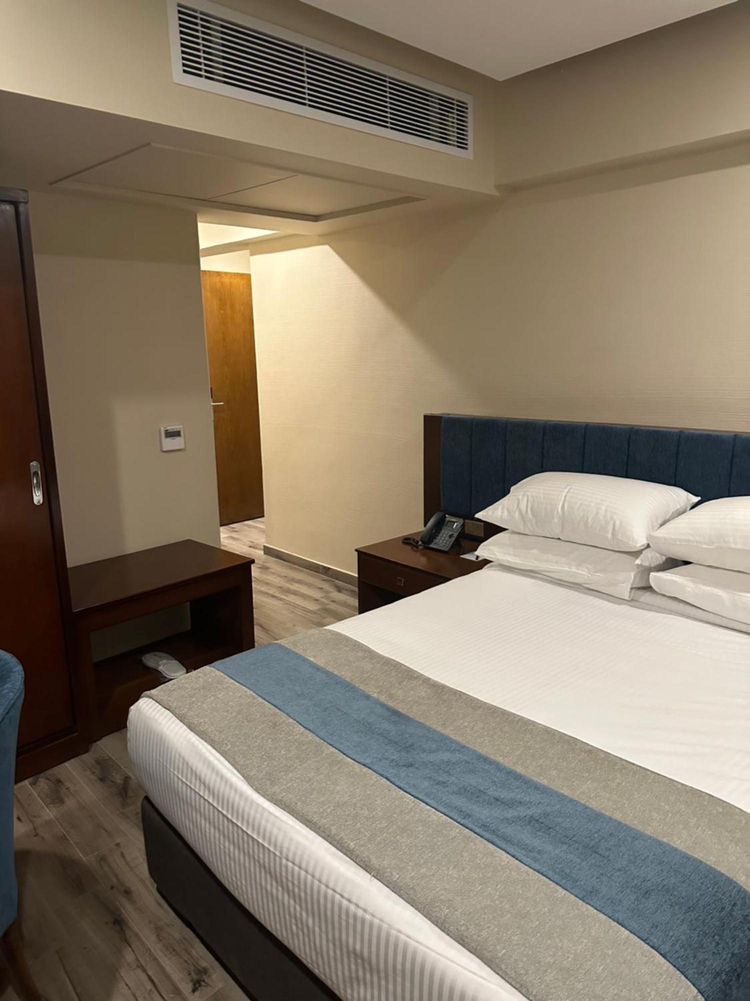 Otel Pyramids 4*
