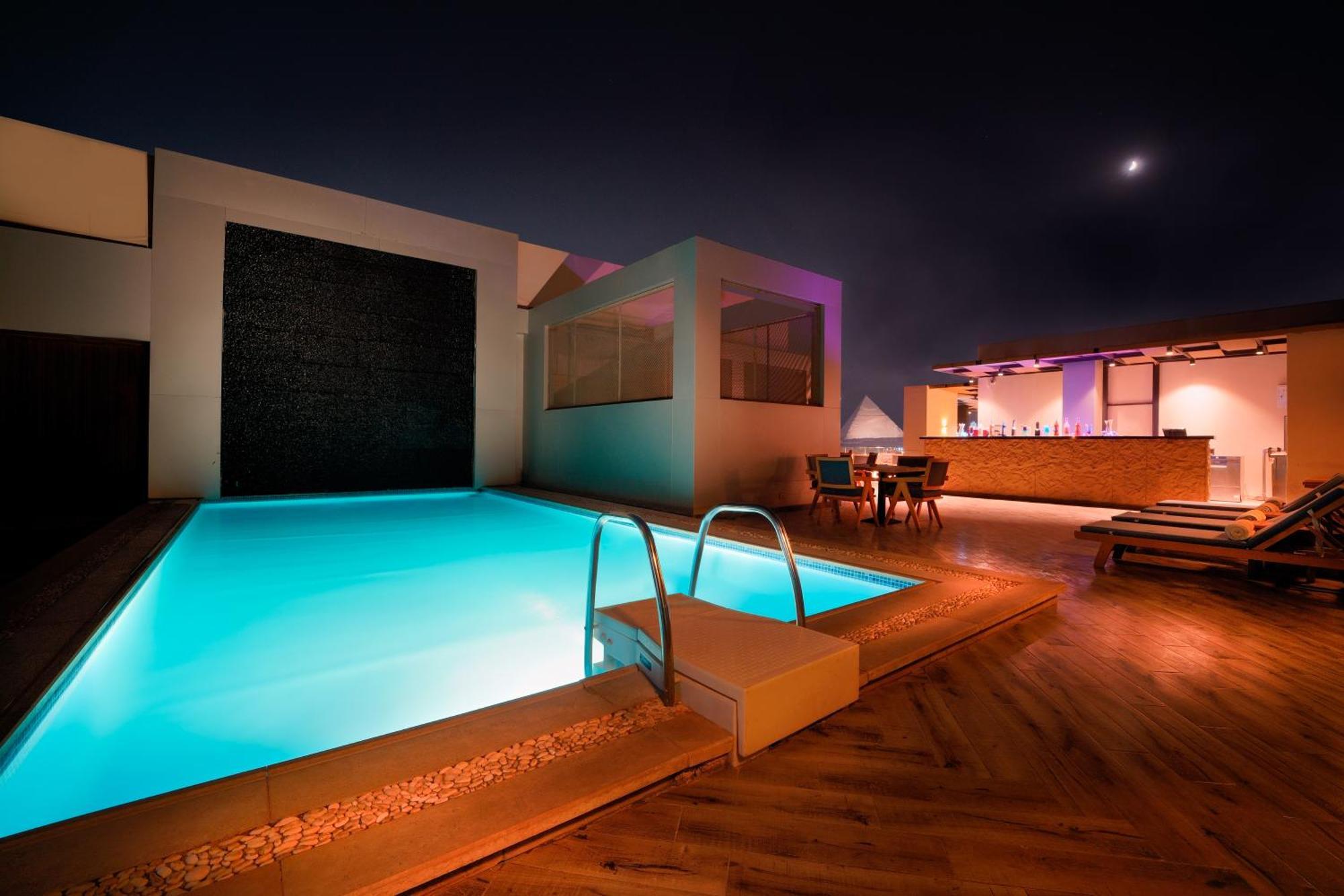 Pyramids Otel 4*