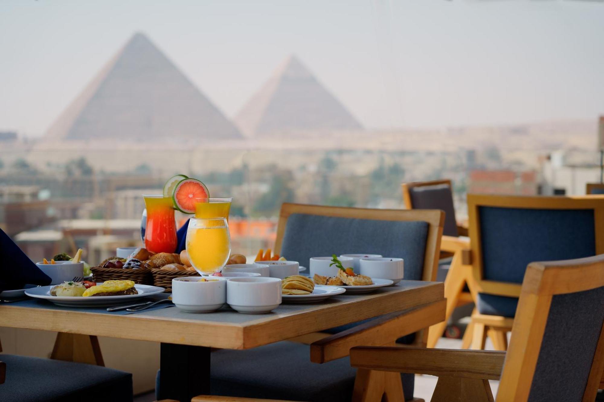 Pyramids Otel