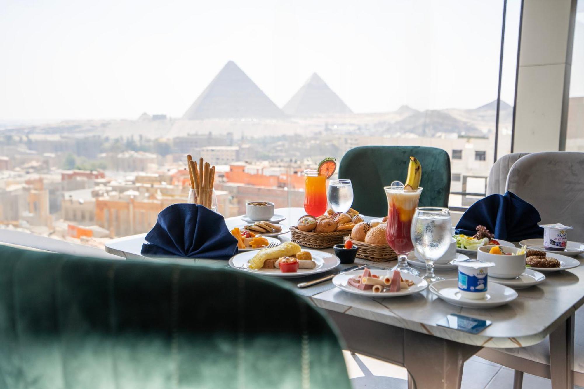 Pyramids Otel